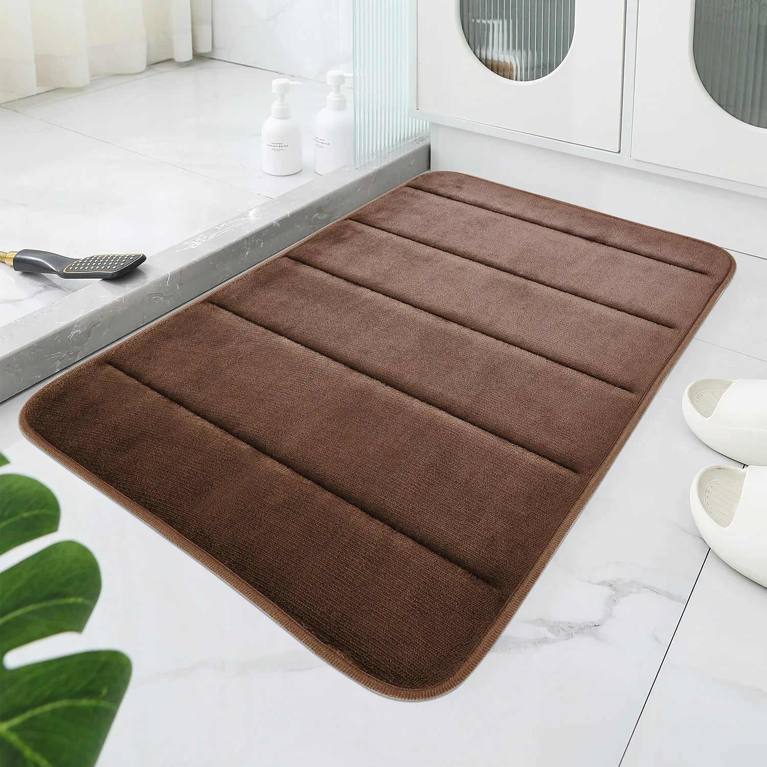 Velvet Bathroom Mat with Embossed Geometric Pattern