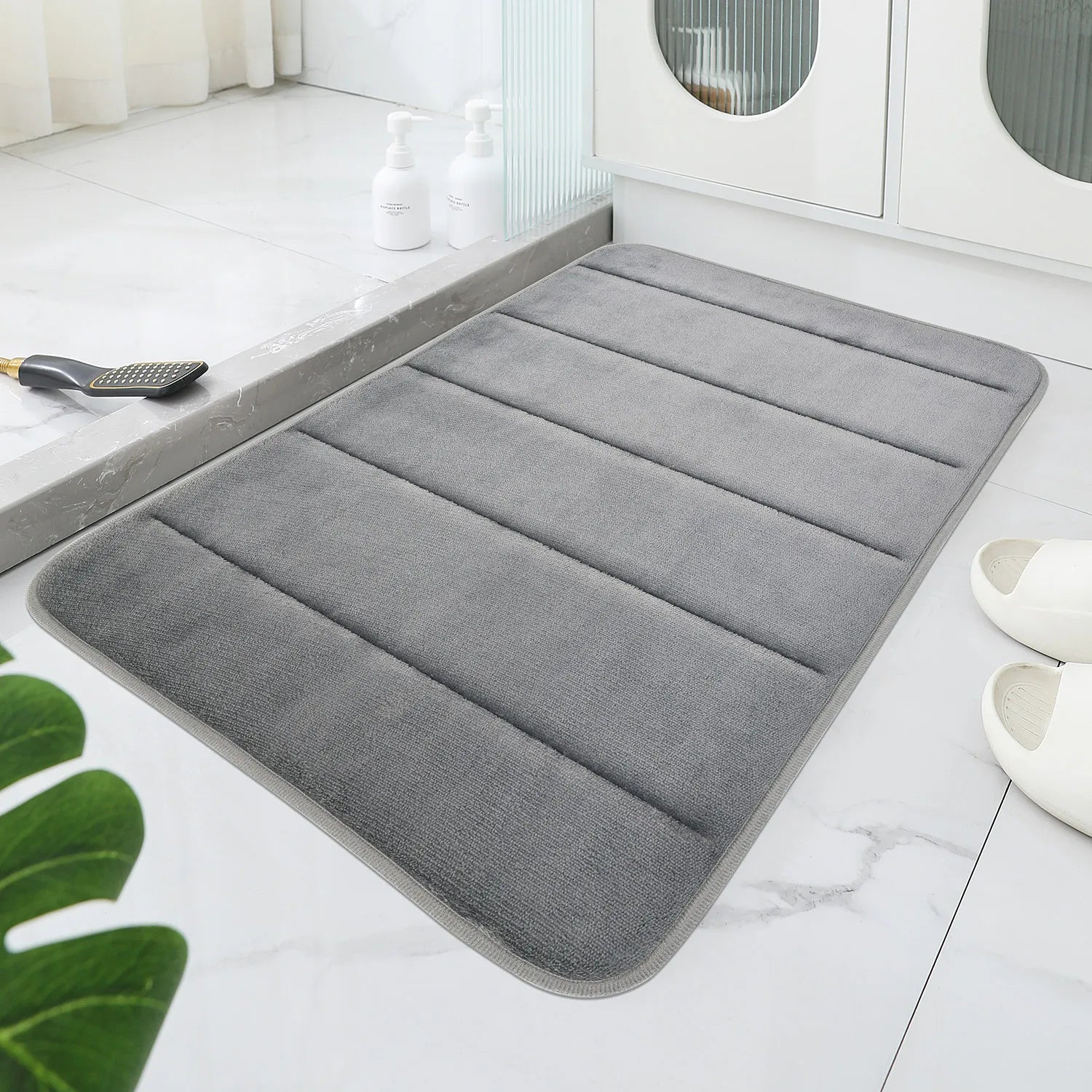 Velvet Bathroom Mat with Embossed Geometric Pattern