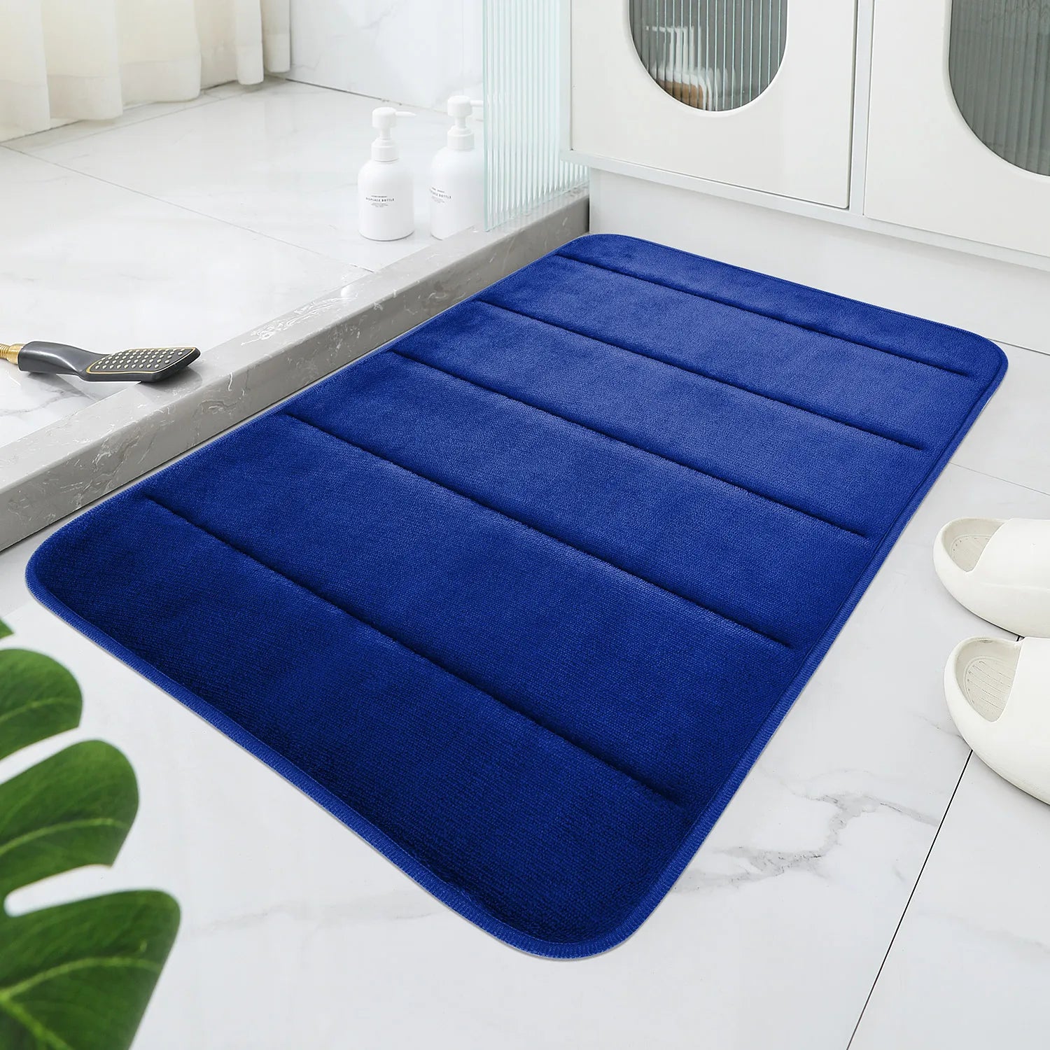 Velvet Bathroom Mat with Embossed Geometric Pattern